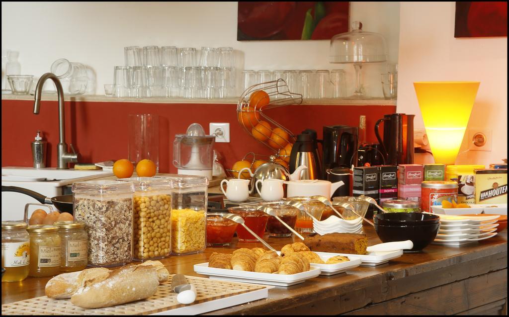 La Maison Rouge D'Uzes B&B Exteriör bild
