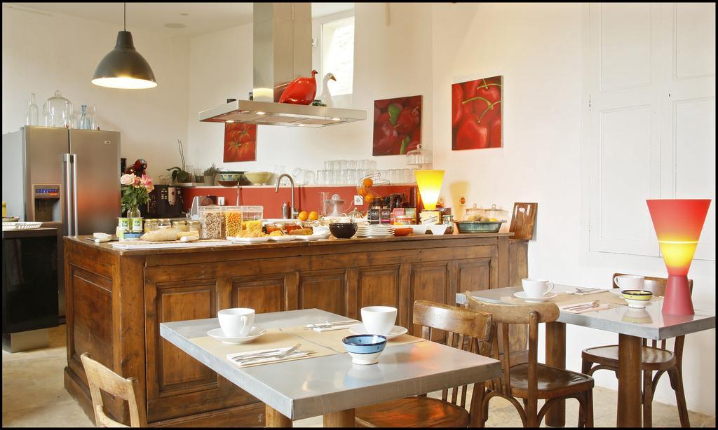 La Maison Rouge D'Uzes B&B Exteriör bild