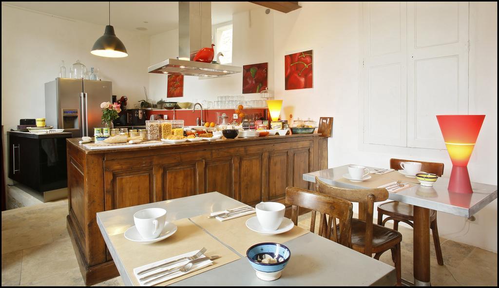 La Maison Rouge D'Uzes B&B Exteriör bild