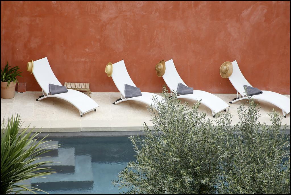La Maison Rouge D'Uzes B&B Exteriör bild