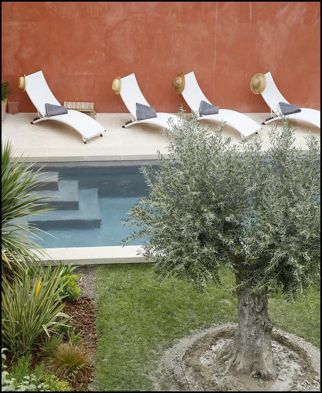 La Maison Rouge D'Uzes B&B Exteriör bild
