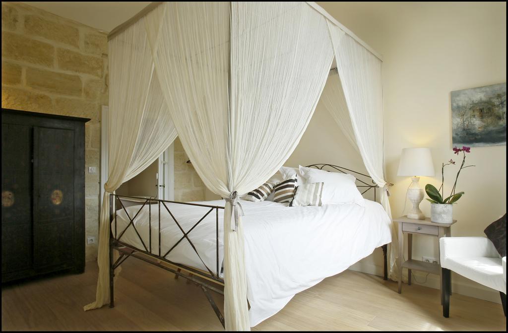 La Maison Rouge D'Uzes B&B Rum bild