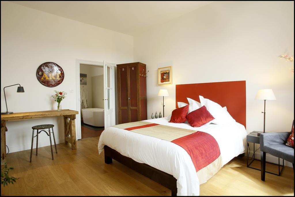 La Maison Rouge D'Uzes B&B Rum bild