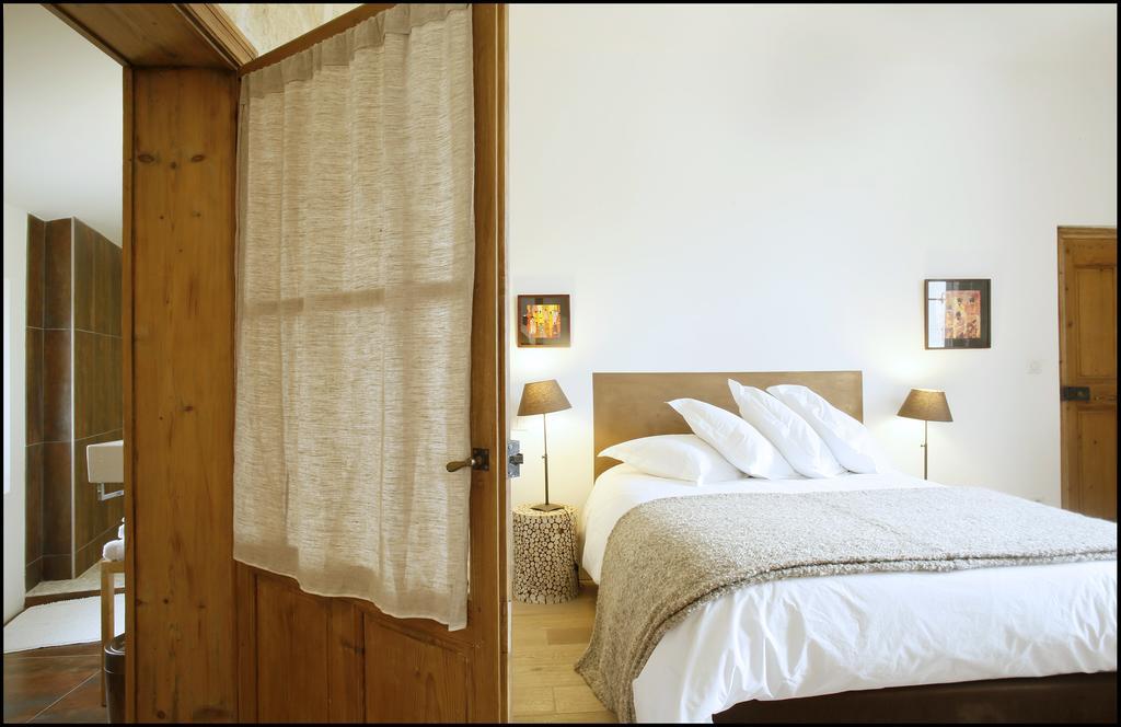 La Maison Rouge D'Uzes B&B Rum bild