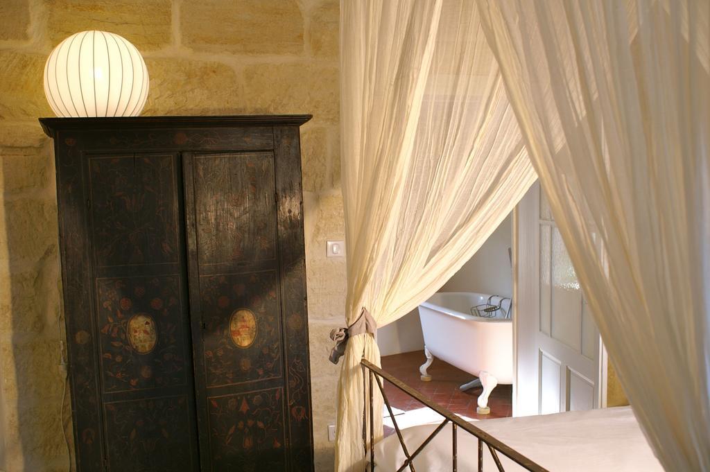 La Maison Rouge D'Uzes B&B Exteriör bild